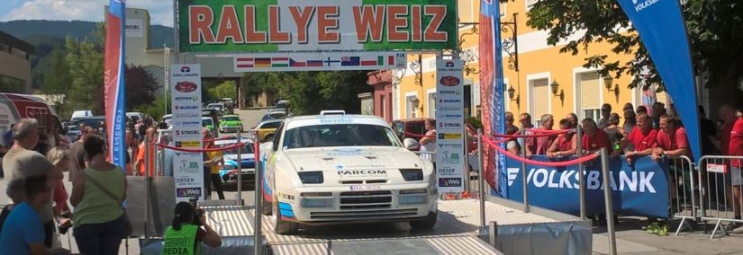Christian Gunzinam auf 944 Turbo beim Start der Rallye Weiz 2017